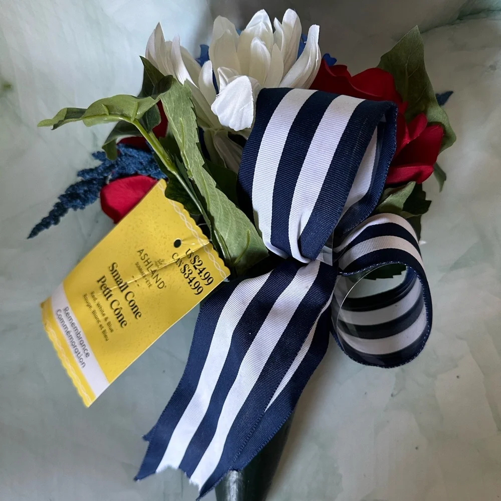 NWT Small Patriotic Floral Arrangement with Blue, Red, and White Accents